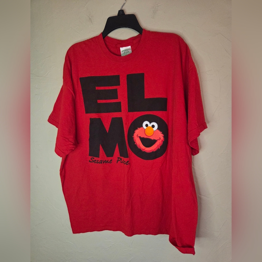 Sesame Place/ Sesame Street Red and Black Elmo Short Sleeve Tee Size 2XL
